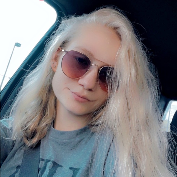 Meet your Posher, Cheyenne - Picture 1 of 1